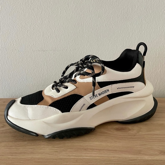 Steve Madden Sneakers Size 9.5 Black and Tan - Picture 1 of 6